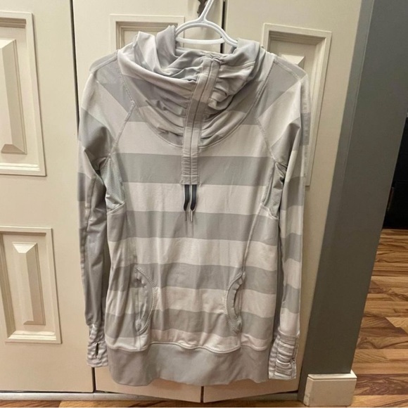 Lululemon sweater size 8 - Picture 1 of 1